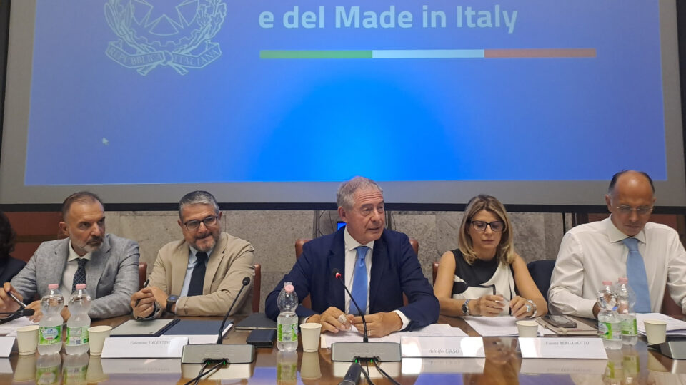 Il ministro Adolfo Urso al Tavolo Automotive