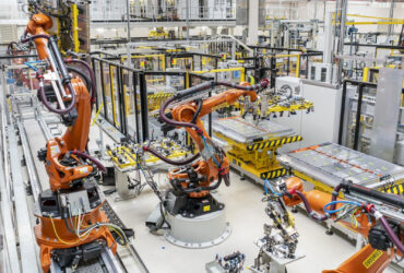 La linea di assemblaggio delle batterie per la piattaforma Meb allo stabilimento Škoda di Mladá Boleslav, in Repubblica Ceca