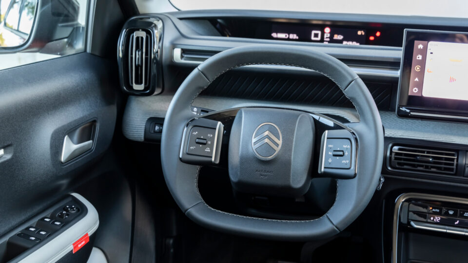 L'interno della nuova Citroën ë-C3 Aircross