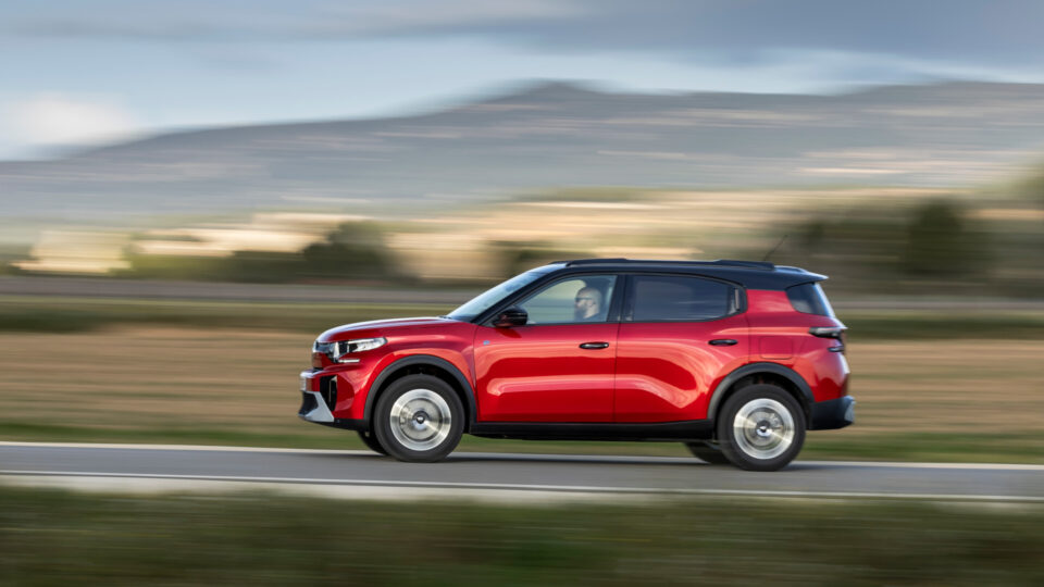 La linea della nuova Citroën ë-C3 Aircross