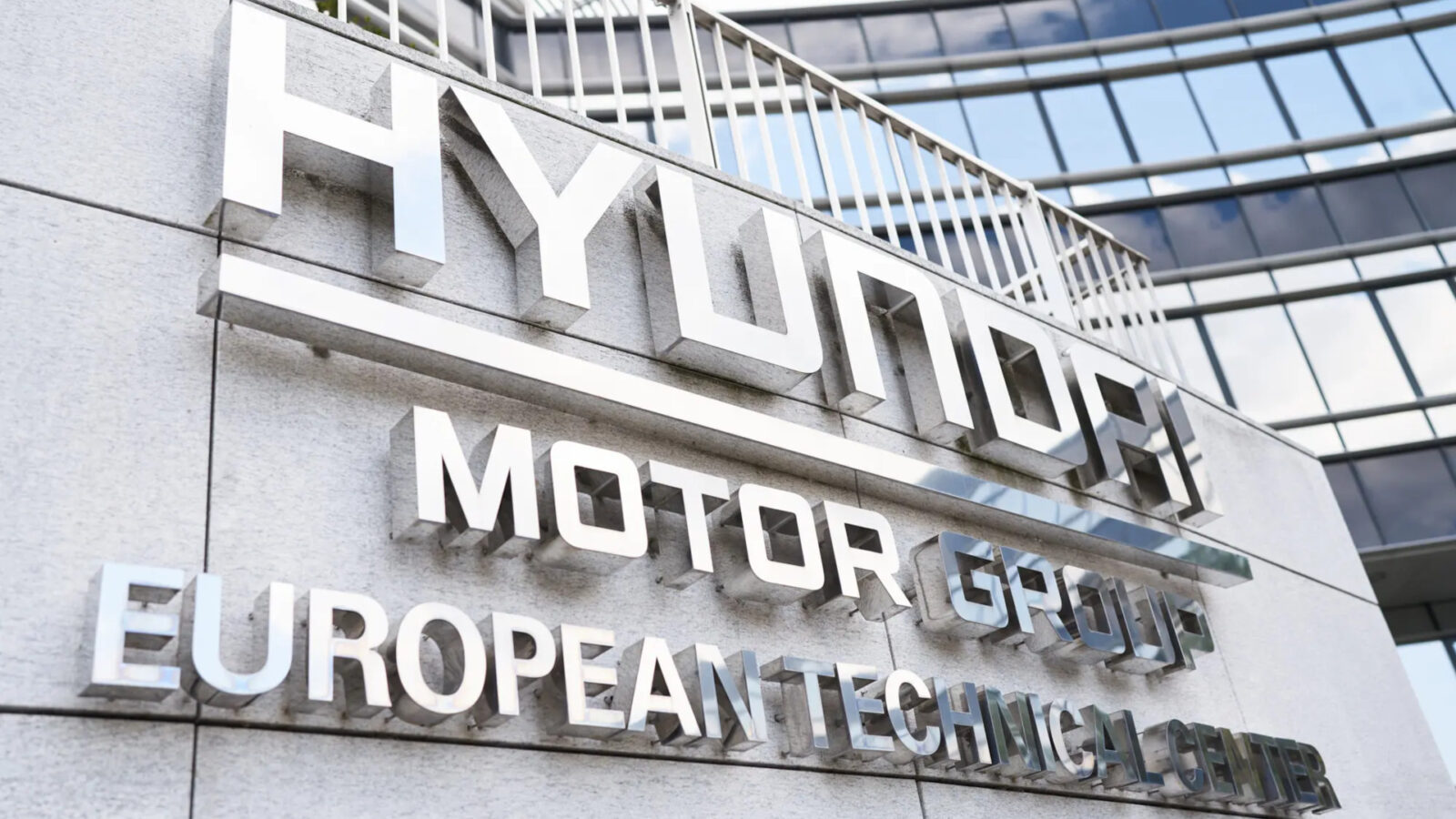 L'insegna dello Hyundai Motor Europe technical center