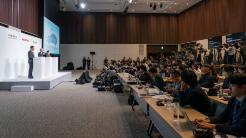 La conferenza stampa di presentazione del memorandum d'intesa tra Nissan, Honda e Mitsubishi