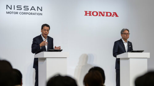 La conferenza stampa di Makoto Uchida, presidente e Ceo di Nissan e Toshihiro Mibe, direttore di Honda