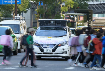 Un prototipo di Nissan Leaf utilizzato per i test di guida autonoma