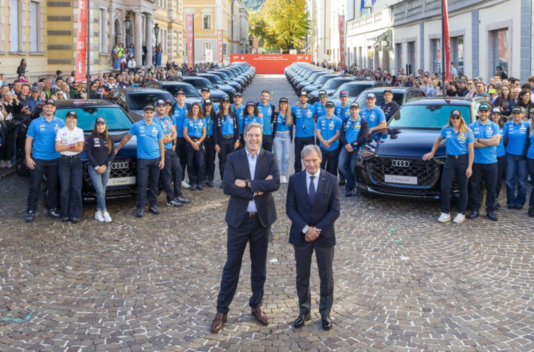 La consegna della flotta Audi alla FISI. In primo piano Timm Barlet, Managing director Audi Italia e Flavio Roda, presidente FISI