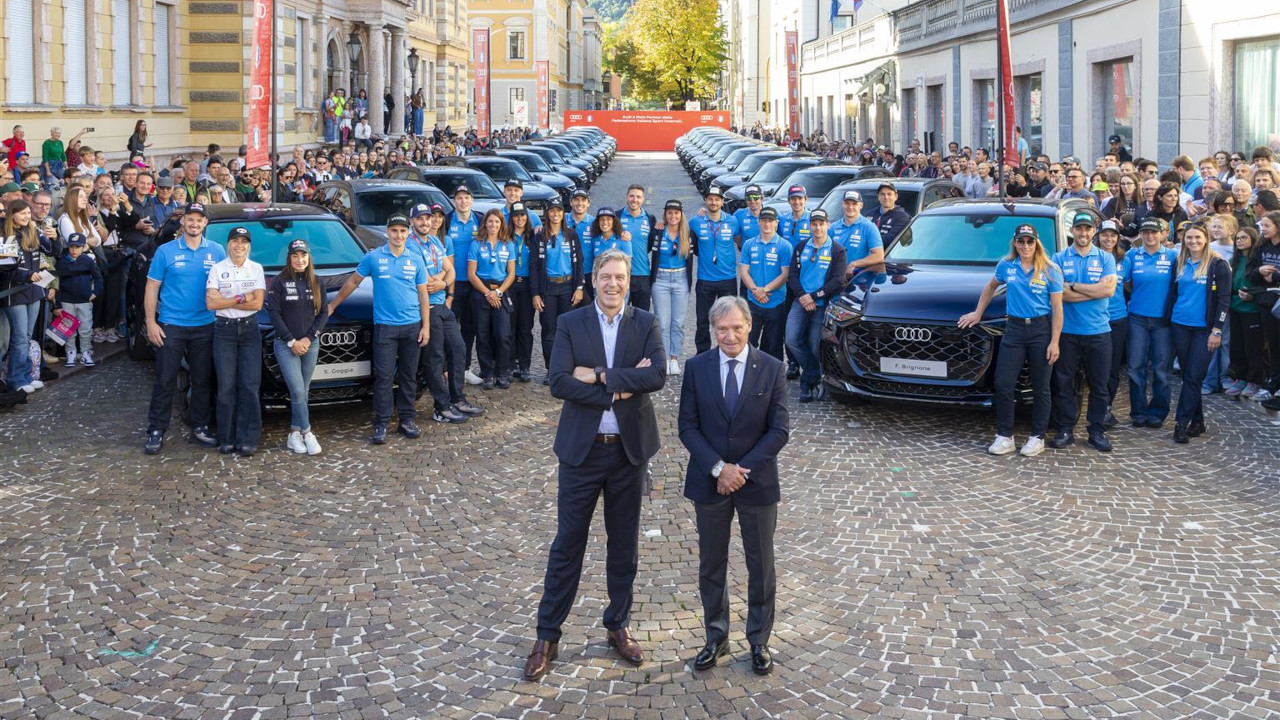 La consegna della flotta Audi alla FISI. In primo piano Timm Barlet, Managing director Audi Italia e Flavio Roda, presidente FISI
