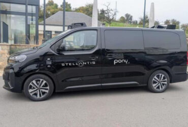 Il Peugeot Traveller utilizzato per la sperimentazione tra Stellantis e pony.ai