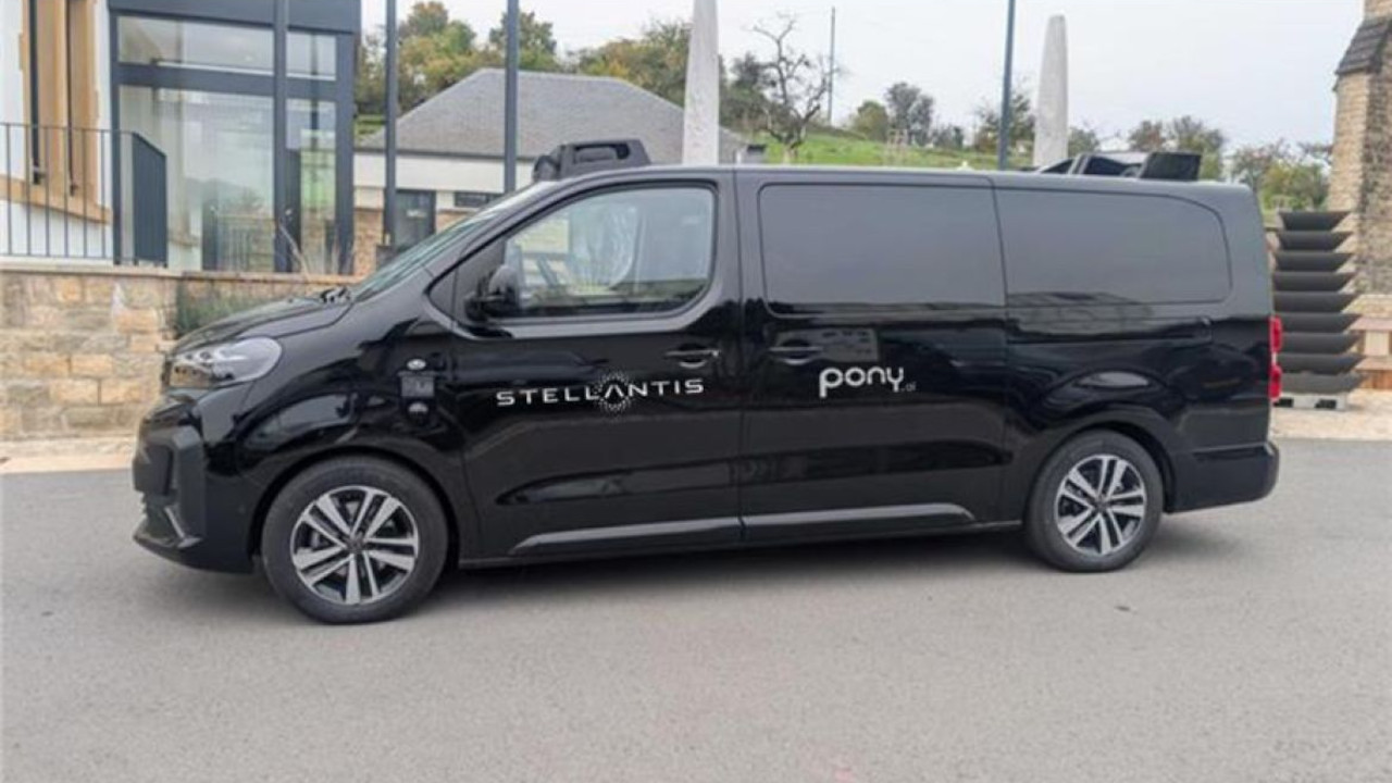 Il Peugeot Traveller utilizzato per la sperimentazione tra Stellantis e pony.ai