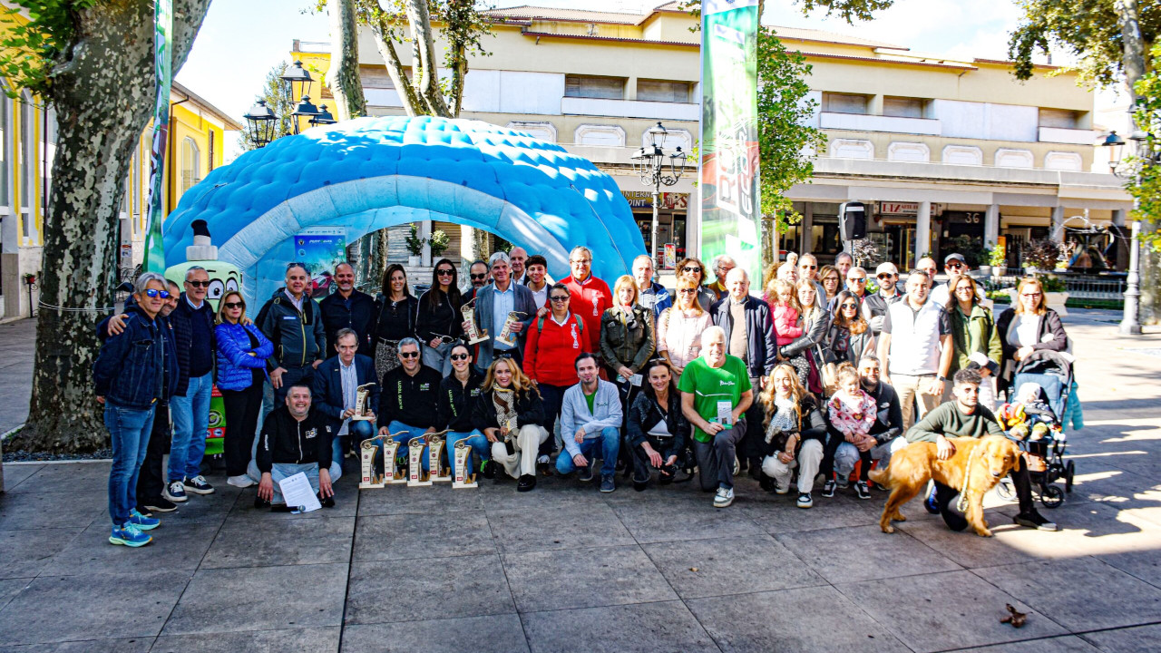 Il gruppo di partecipanti alla Roma eco race 2025