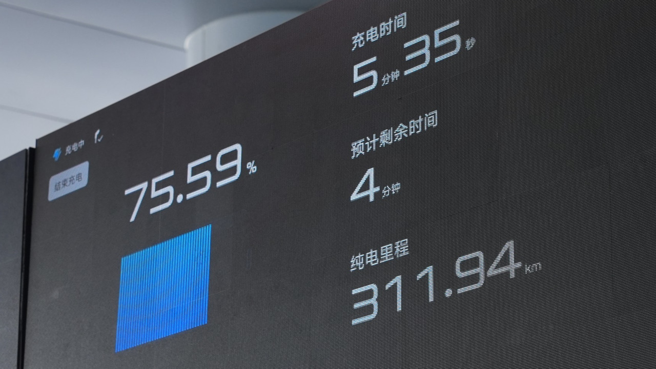 Un display nella FLASH Charger di BYD