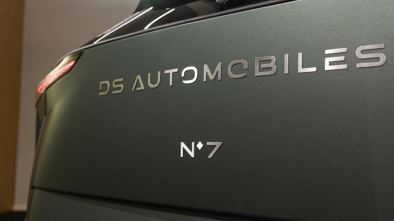 Il dettaglio della scritta posteriore della nuova DS N° 7