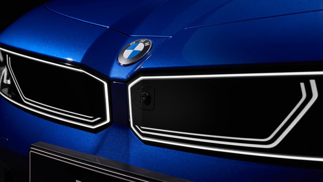 La firma luminosa anteriore della nuova BMW i3