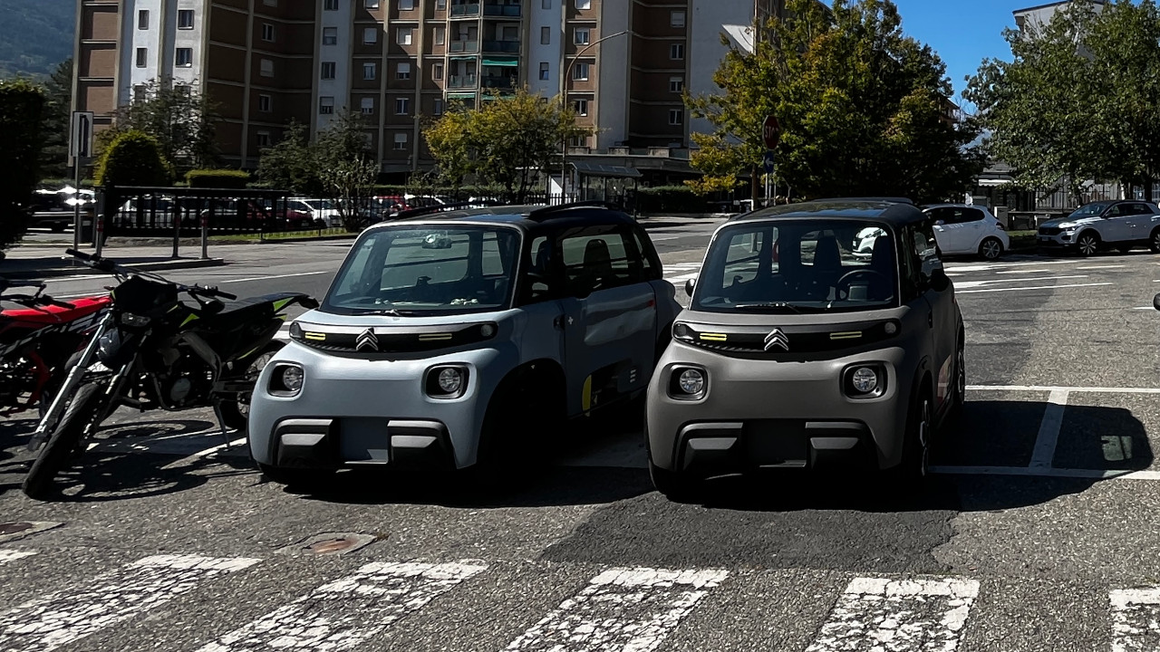 Due Ami parcheggiate ad Aosta